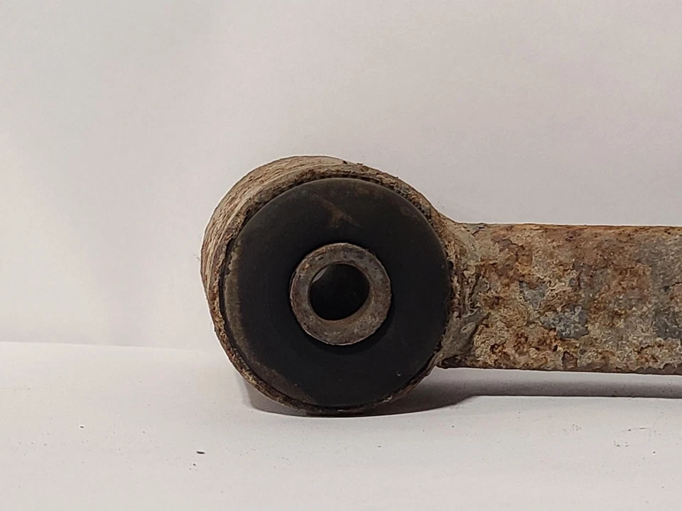 Brazo de control inferior delantero trasero usado para: Pontiac Grand am VIN N 2004 Foto 2 de 4