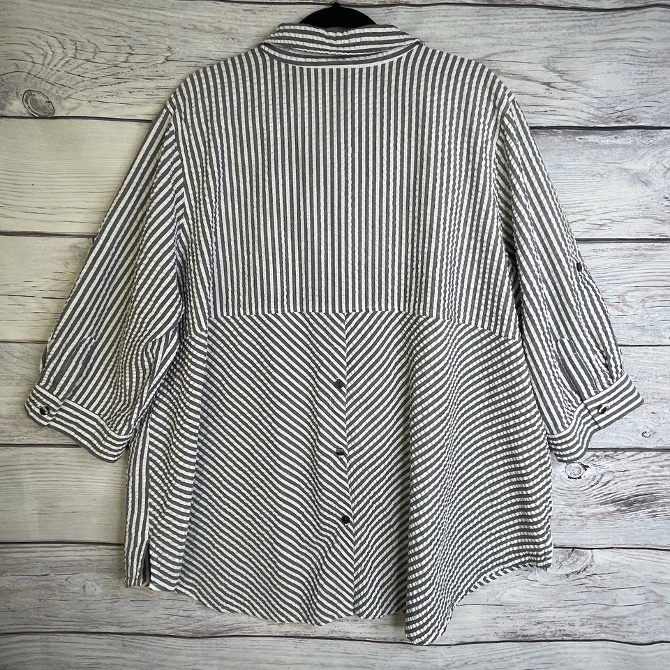 Camisa Seersucker Joan Rivers Para Mujer 3X Azul Marino Botones a Rayas Dobladillo Alto Bajo Náutica Foto 4 de 4