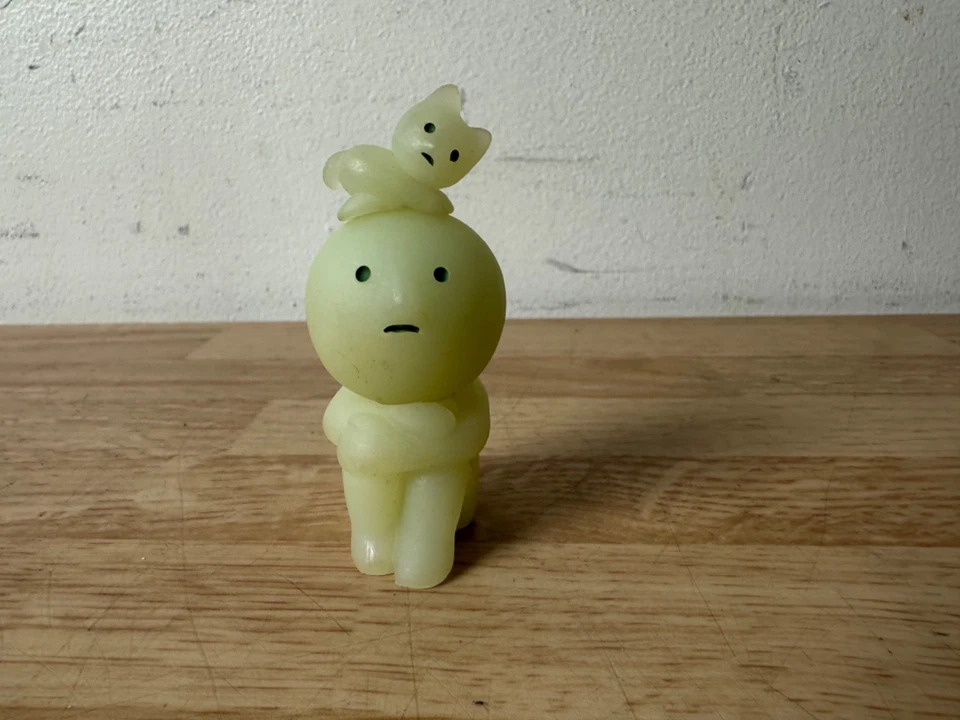 SMISKI LIVING SERIES - DAYDREAMING W/ CAT - GLOW IN THE DARK FIGURE AUTHENTIC - Image 2 of 4