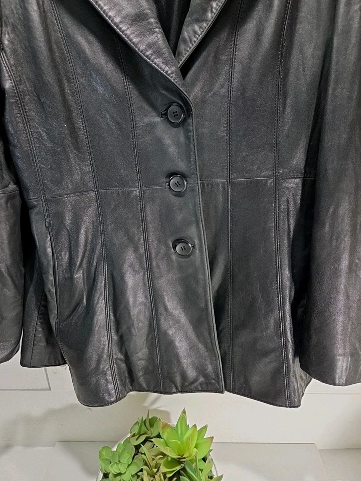 Chaqueta Blazer Colebrook Mujer Genuina, Grande, Negra 3 Botones Cuero Suave   Foto 4 de 4