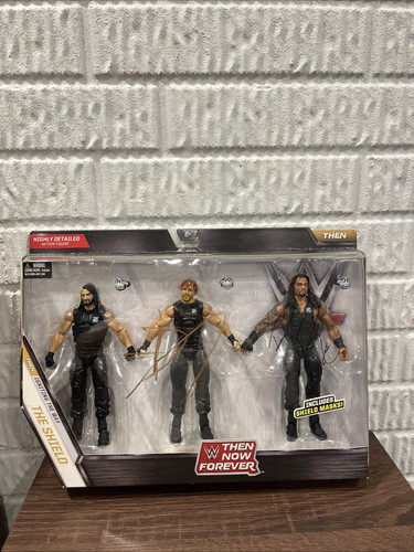 *AUTOGRAPHED ROMAN REIGNS/ DEAN AMBROSE* Wwe The Shield 3 Pack