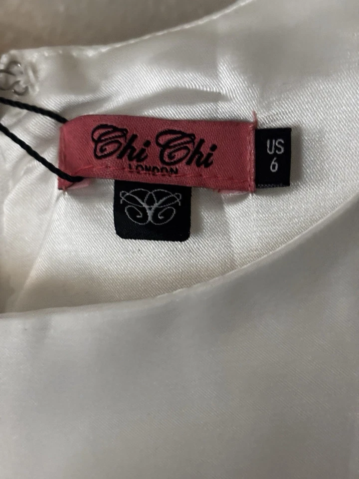 Vestido Chi Chi London EE. UU. Talla 6- Blanco con Azul Floral Foto 4 de 4