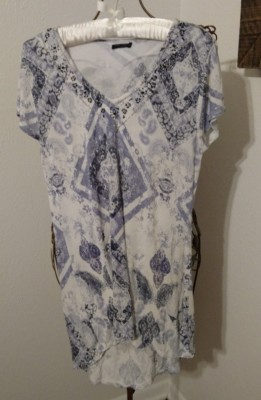 Max Jeans Beaded Neckline and Floral Motif Top ~ Size M