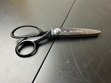 Vintage 1970's SINGER Pinking Shears C817 Sewing Crafts