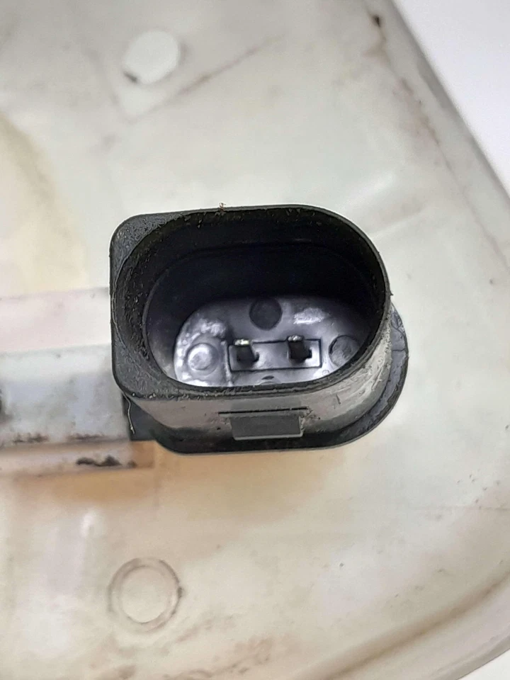 05-11 Conjunto de cilindro maestro de freno Audi A6 S6 OEM 4B3611021 Foto 3 de 4