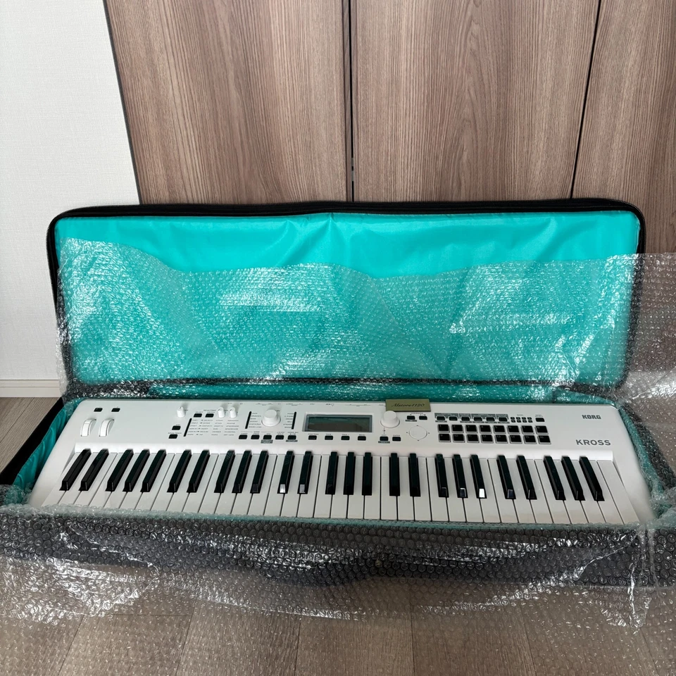 Korg Kross 2 SC 61-Key Keyboard Synthesizer Soft Case and Adapter White Used - Image 3 of 4