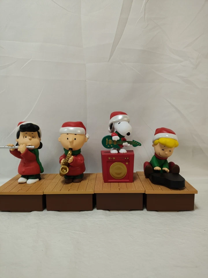 Hallmark Wireless Peanuts Band MOTION - Schroeder, Lucy, Charlie, Snoopy   - Image 2 of 4