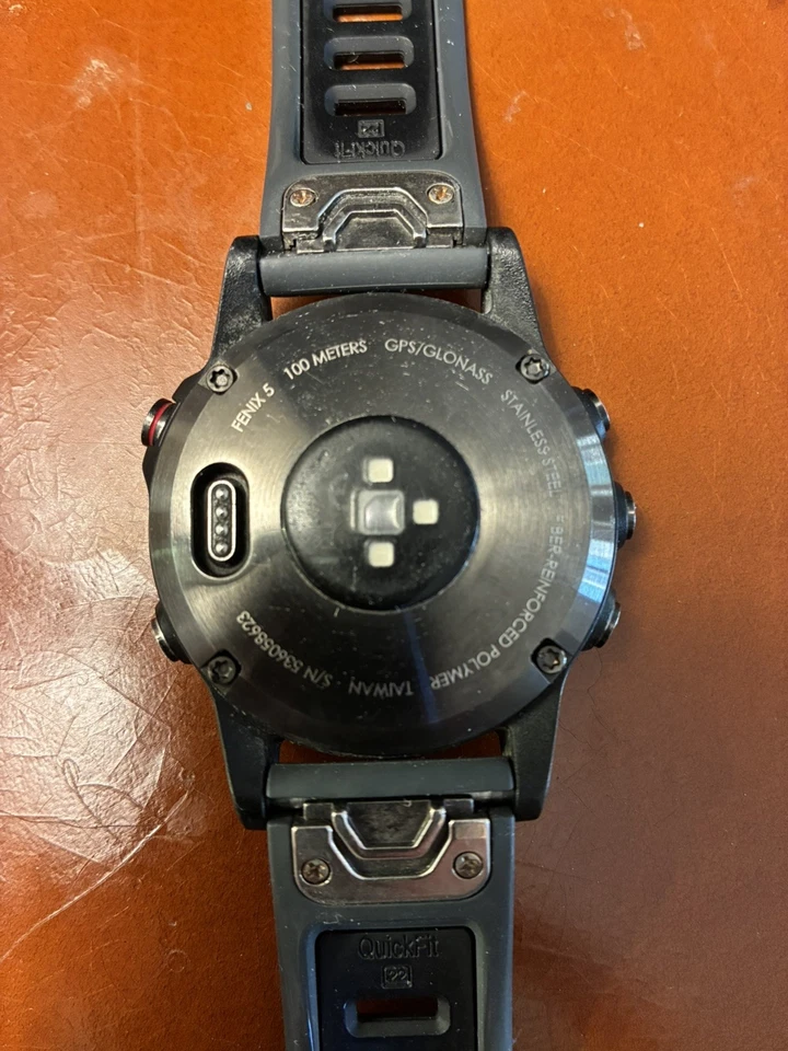 Garmin Fenix 5 GPS-Uhr ohne Ladegerät Top funktioniert super - Bild 4 von 4