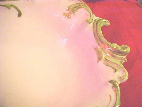 RARE Vintage UNUSUAL, ABSTRACT SHAPE SERVING BOWL WHITE W/GOLD AND GREEN DESIGN. - Picture 4 of 4