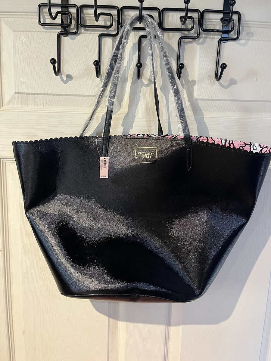 What' In My Bag? Victoria's Secret Tote Bag 