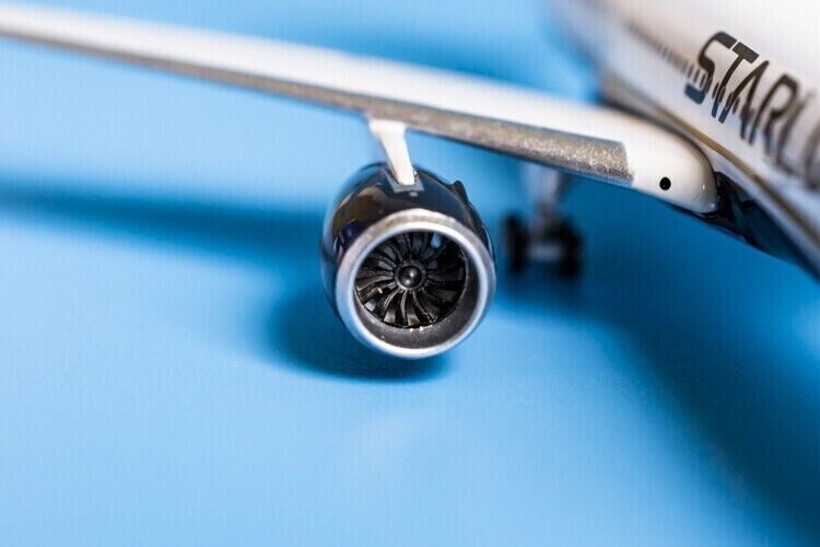 1:400 Phoenix STARLUX AIRBUS A350-900 Passenger Airplane 1:400 Phoenix STARLUX AIRBUS A350-900 Passenger Airplane