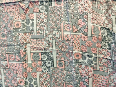VTG 35'' wide Cheater Quilt Patchwork Florals in Pink Gray & White  BTFQ