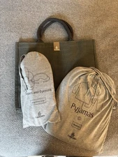 NEW Emirates First Class medium pajamas/slippers/eyemask & totebag