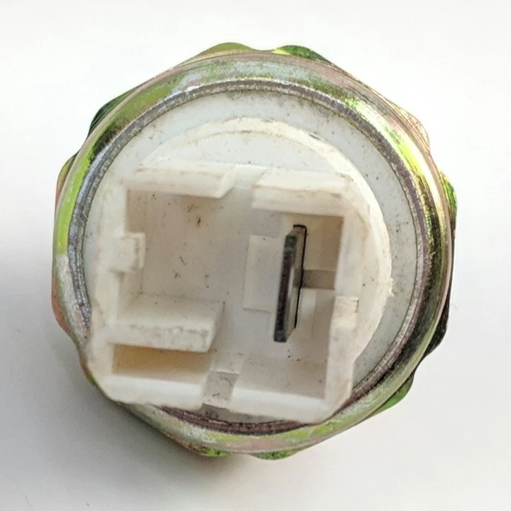 Interruptor de luz de presión de aceite Napa Echlin OP6115 para Infiniti Nissan para 2524070J00 Foto 4 de 4