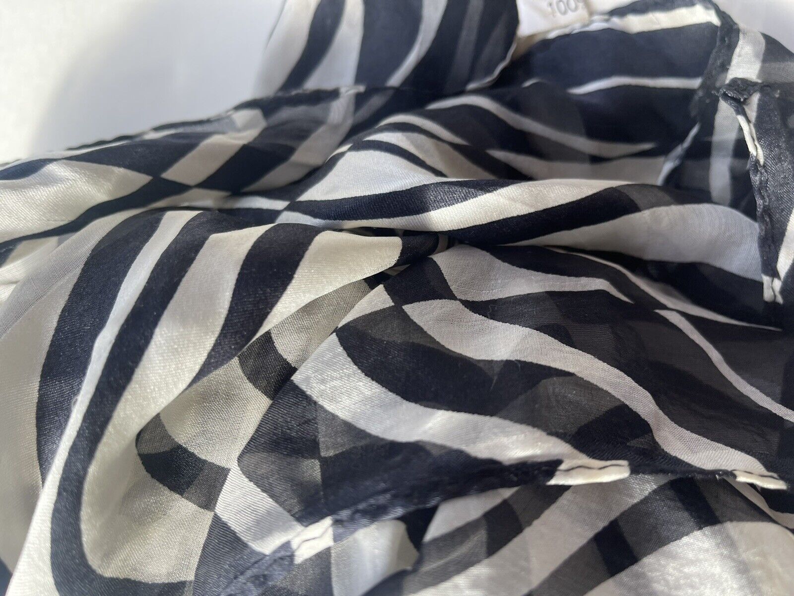 100% silk Black and white scarf - image 3