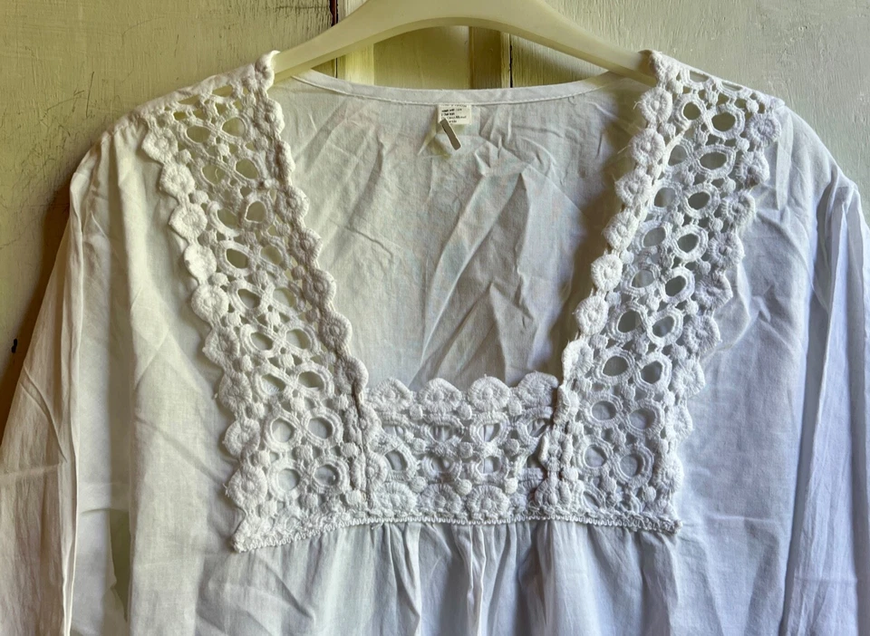 Blusa túnica de algodão OS branca floral crochê bordada manga com babado - Imagem 3 de 4