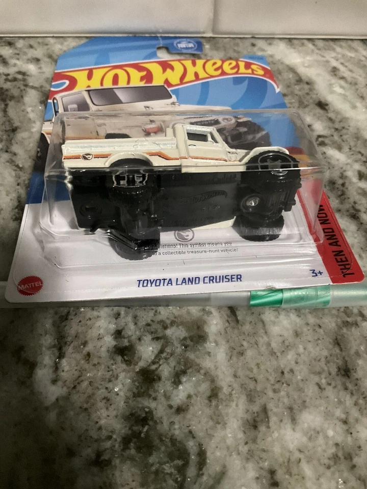 2023 Hot Wheels Treasure Hunt Toyota Land Cruiser ERROR ON BODY & RIVET - Image 3 of 4
