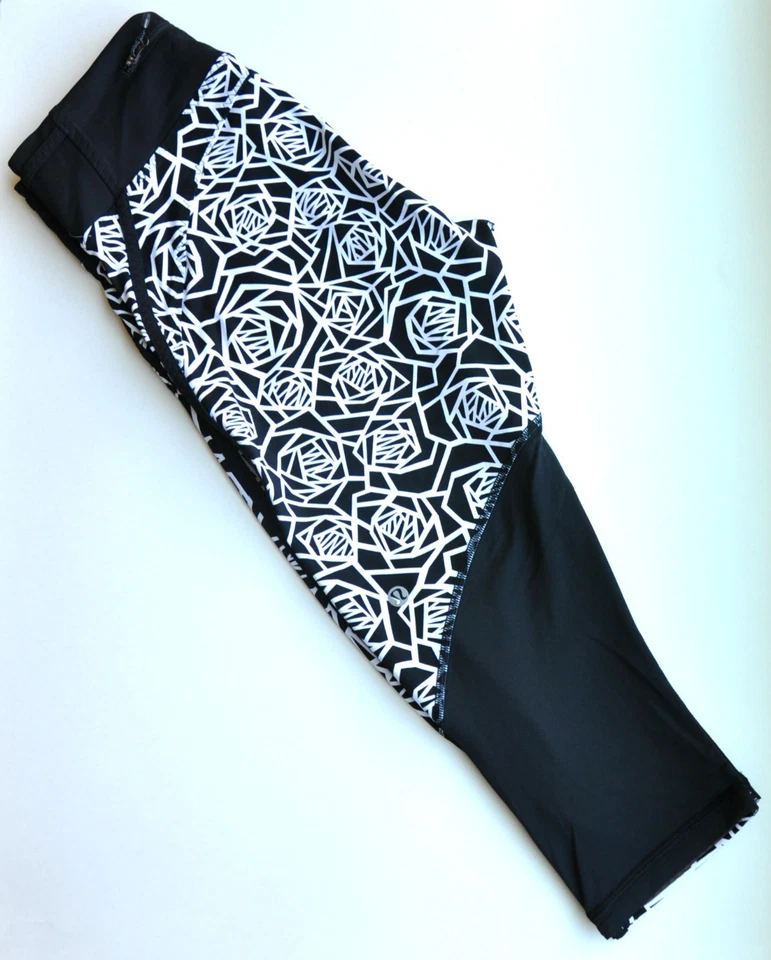 NUEVO CON ETIQUETAS Lululemon Real Quick Crop Talla 4 XS Posey Negro Blanco Floral con Malla CDSW/NEGRO  Foto 2 de 4
