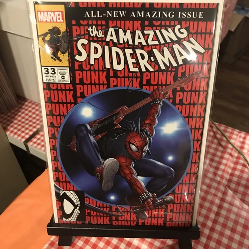 AMAZING SPIDER-MAN 33 NM YOON TRADE VARIANT SPIDER-PUNK ASM 300 HOMAGE NM