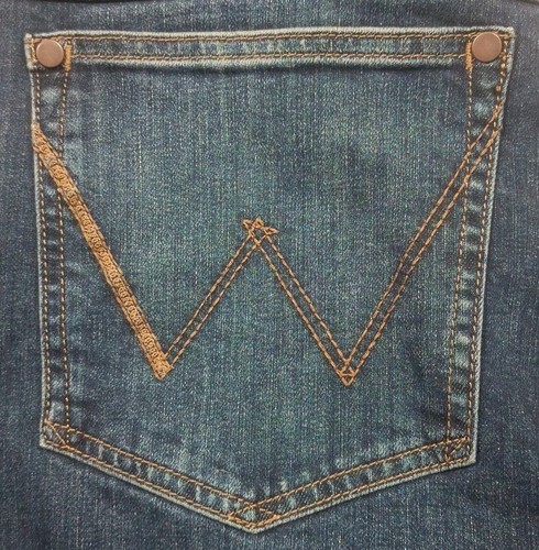 Pantalones de mezclilla para hombre Wrangler retro ajustados rectos elásticos 33x34 lavado medio/oscuro TOTALMENTE NUEVOS - Imagen 6 de 16