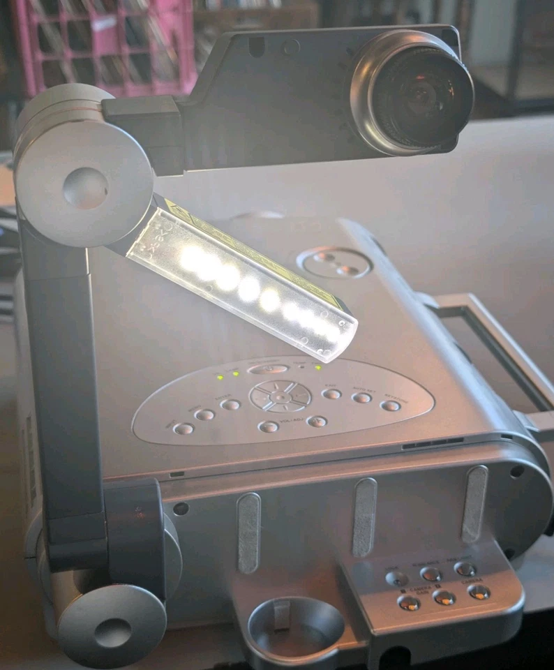 Toshiba TLP-561 Projector Tested& working - Image 4 of 4