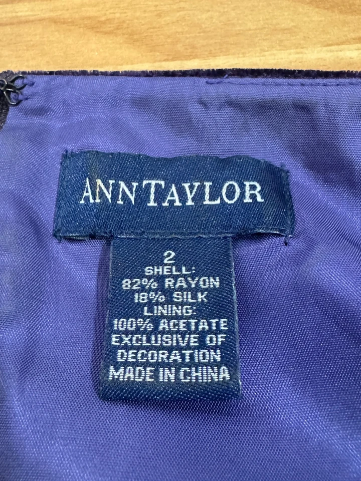 Ann Taylor Vintage Purple Velvet Embroidered Flower Appliques Sheath Dress Sz 2 - Image 4 of 4