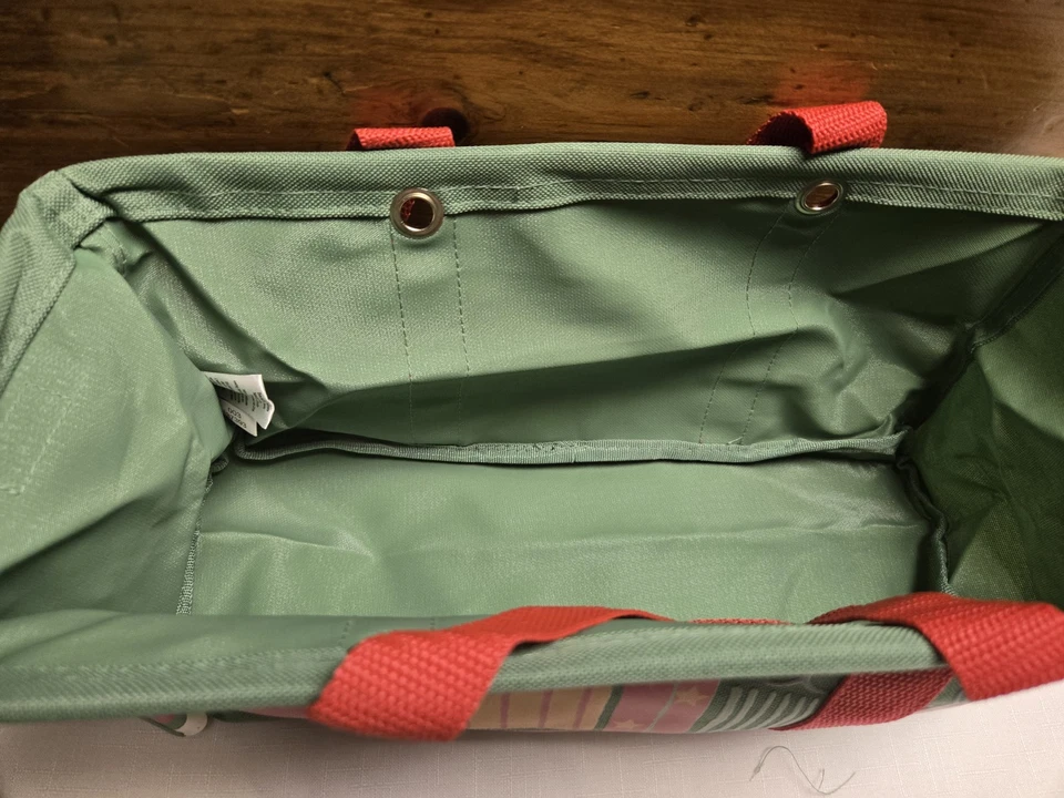Bolsa tote utilitária minúscula Thirty One vermelha caminhão verde presentes de férias nova em folha - Imagem 4 de 4