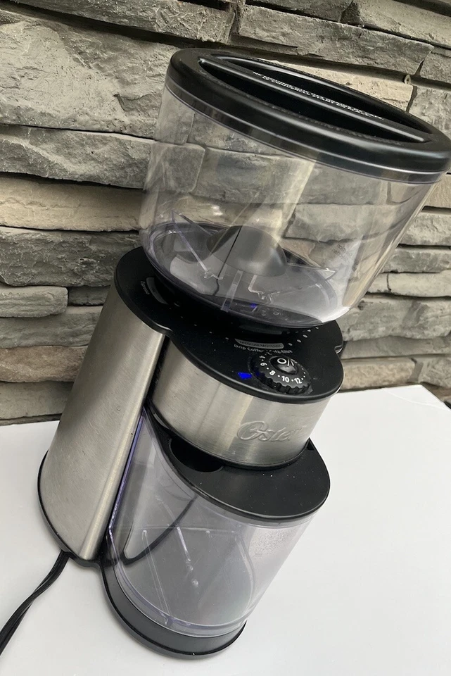 Molinillo de café Oster Burr BVSTBMH23 con tolva de acero inoxidable funciona Foto 3 de 4