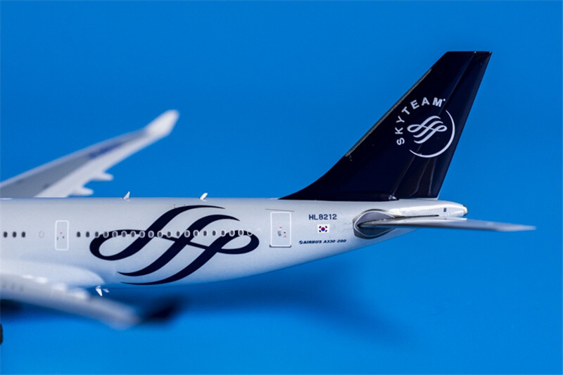 KOREAN AIR 大韓航空 A330-200 SKY TEAM 1:400 Korean AIR Korean Air A330-200 Sky Team 1:400 : Amazon.ca