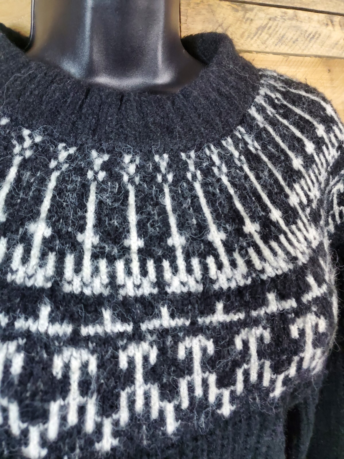 Universal Thread Sweater Pullover Black White Sma… - image 4