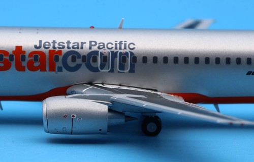 JC Wings 1:200 Jetstar Pacific Boeing B737-400 Diecast Aircraft Model VN-A194 - Picture 10 of 14