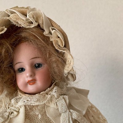 Antique Miniature Dolls / Antique All- Bisque German Mignonette by Simon and Halbig - Ref P581