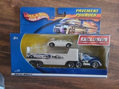2002 Hot Wheels Pavement Pounder #47186 Long Nose Day Cab & Cunningham C4R Car