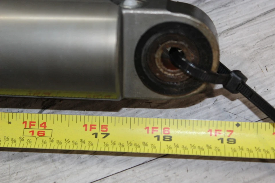 2007 Arctic Cat M1000 M7 M8 Efi 162in Right Left Front Shock Fox Float DAMAGED - Image 3 of 4