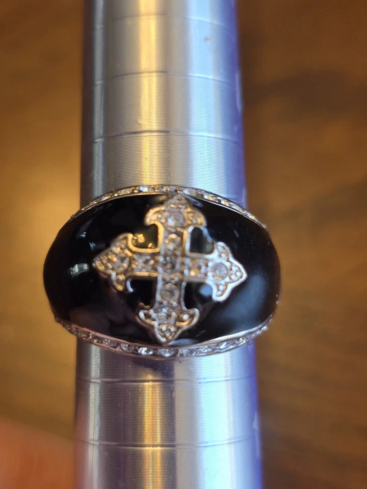 Anillo Priscilla Presley Cruz Maltesa Esmalte y Banda Cristal" Talla 9.5 Foto 3 de 4