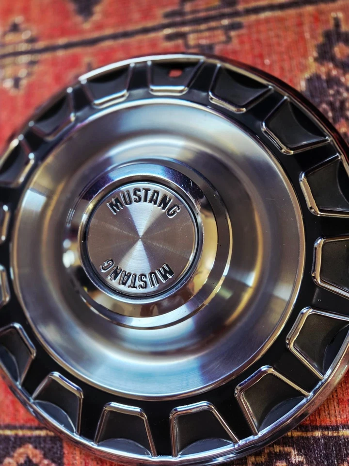 Tapacubos Ford Mustang 1970 14" (4 piezas) OEM | Excelente estado Foto 4 de 4