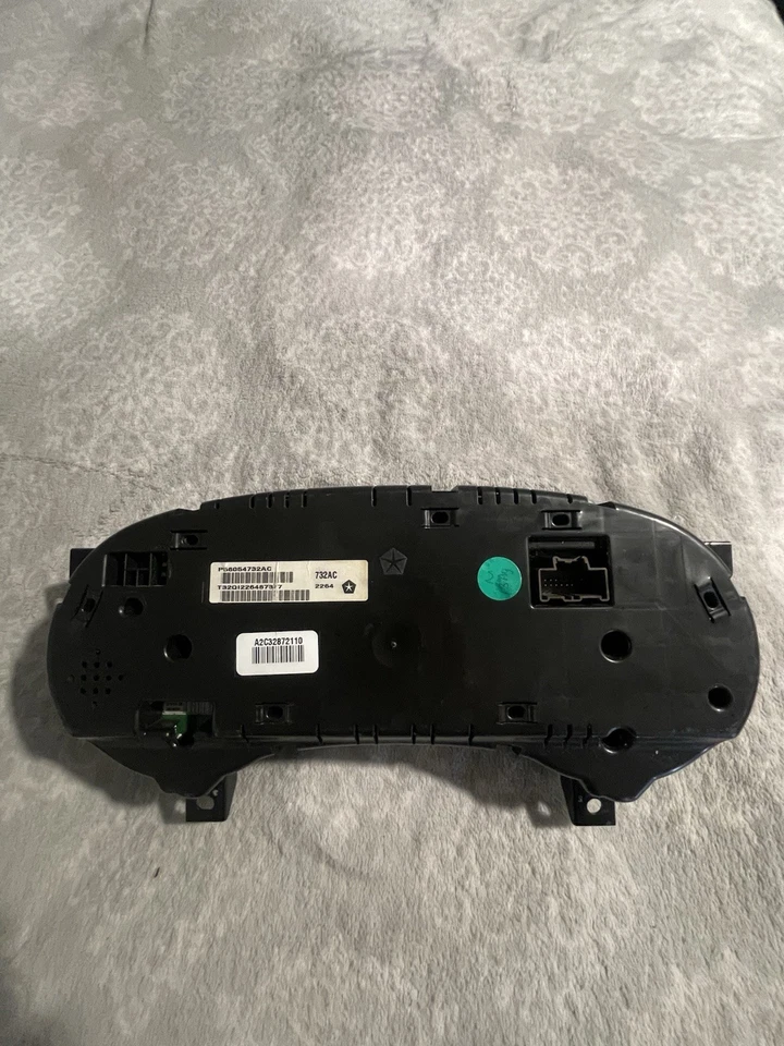 Dodge Charger 2011-2014 OEM cuadro de instrumentos velocímetro 132xxx millas en él Foto 3 de 4