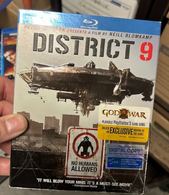 DISTRICT 9 - BLU RAY - SONY w SLIPCASE