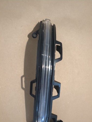2018-2024 BMW X3 G01 FRONT RIGHT EXTERIOR REAR VIEW MIRROR TURN SIGNAL LAMP OEM - Picture 3 of 7