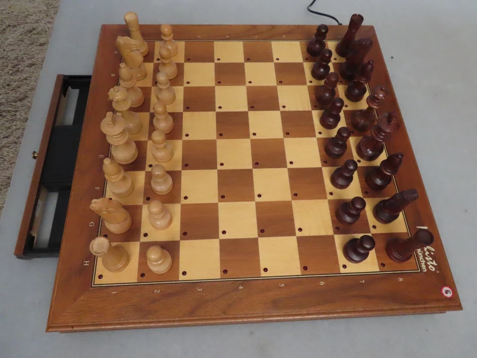 Mephisto Schachcomputer München mit Figuren, Netzteil und Leermodul - Bild 2 von 4