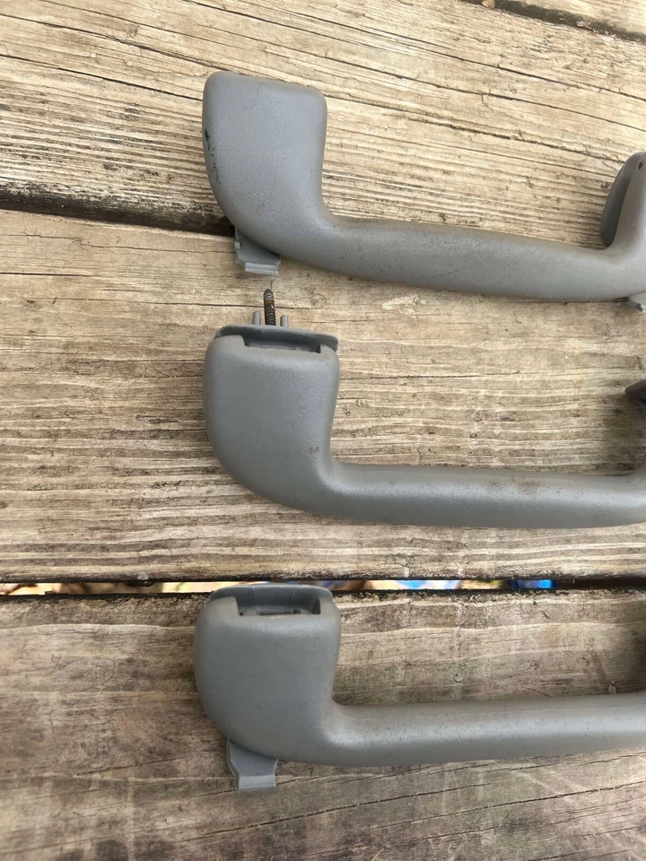 Chevrolet Impala 2000-2005 OEM lado del pasajero delantero mango de agarre 03 04 Foto 2 de 4