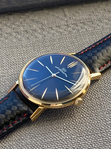 Luch Ultra Slim Vintage Soviet Mechanical Men's Dress Wristwatch
