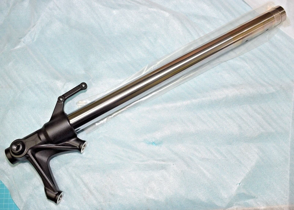 tube de fourche gauche YAMAHA 1RC-23110-01 pour MT09 TRACER 900 2014/2016 neuf - Photo 1/1