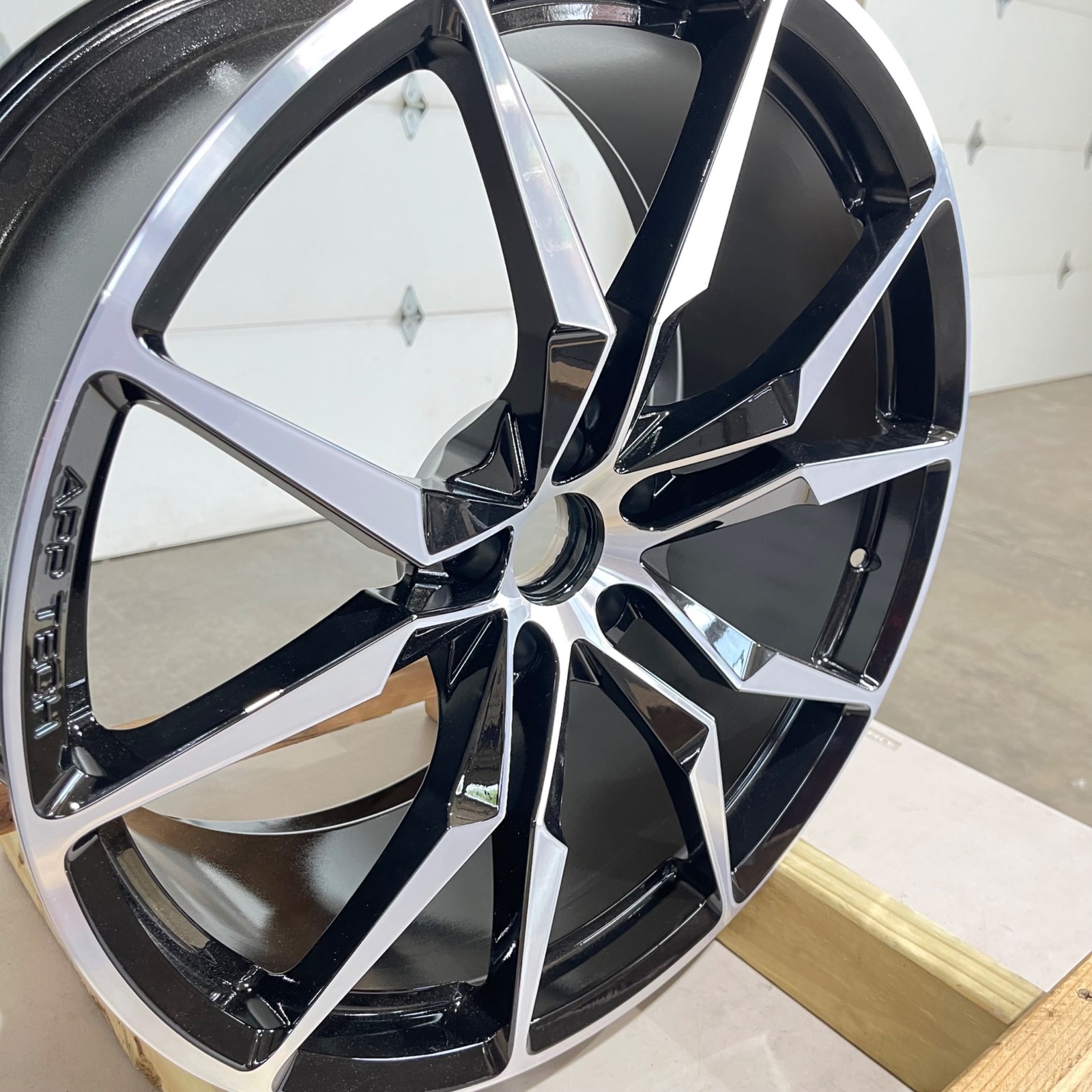 Lamborghini Aventador Front Wheel Black P/N 470601017