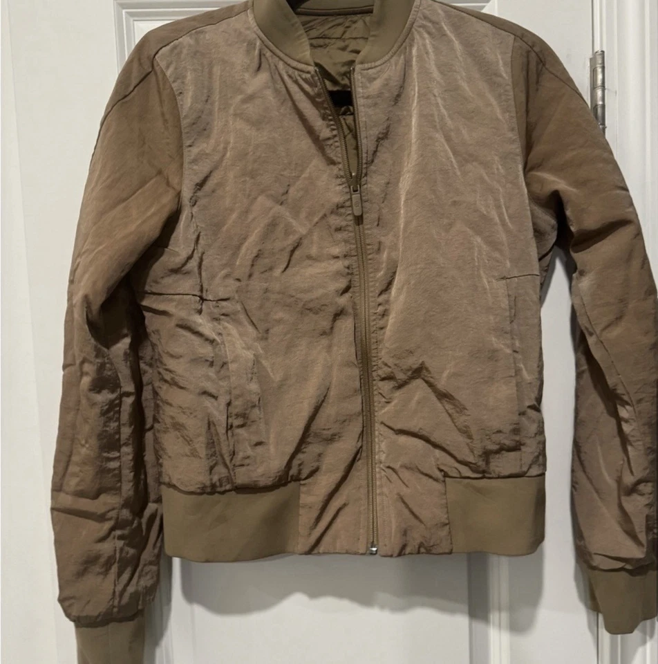 Lululemon Non Stop Reversible Bomber Jacket Size 6  - Image 4 of 4