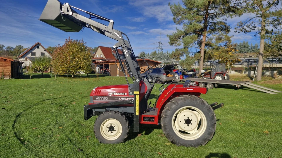 Kleintraktor schlepper mit Frontlader mit Schwimmstellung, Servolenkung - Bild 2 von 4