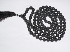 Pierre de lave mal à la main