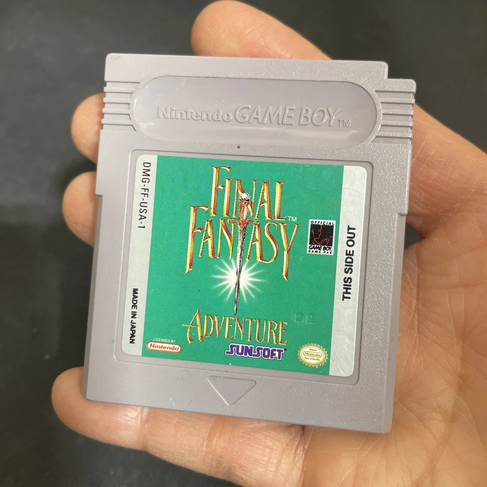 Cartucho y estuche de plástico Game Boy Final Fantasy usado Foto 2 de 4