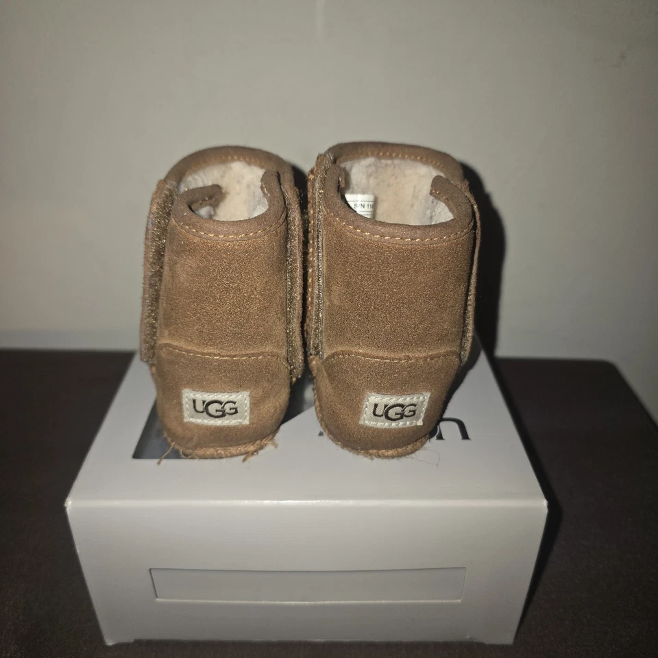 Uggs Bebé Clásico Ultra Mini Botas Castaño Talla 4/5 12-18M Foto 3 de 4