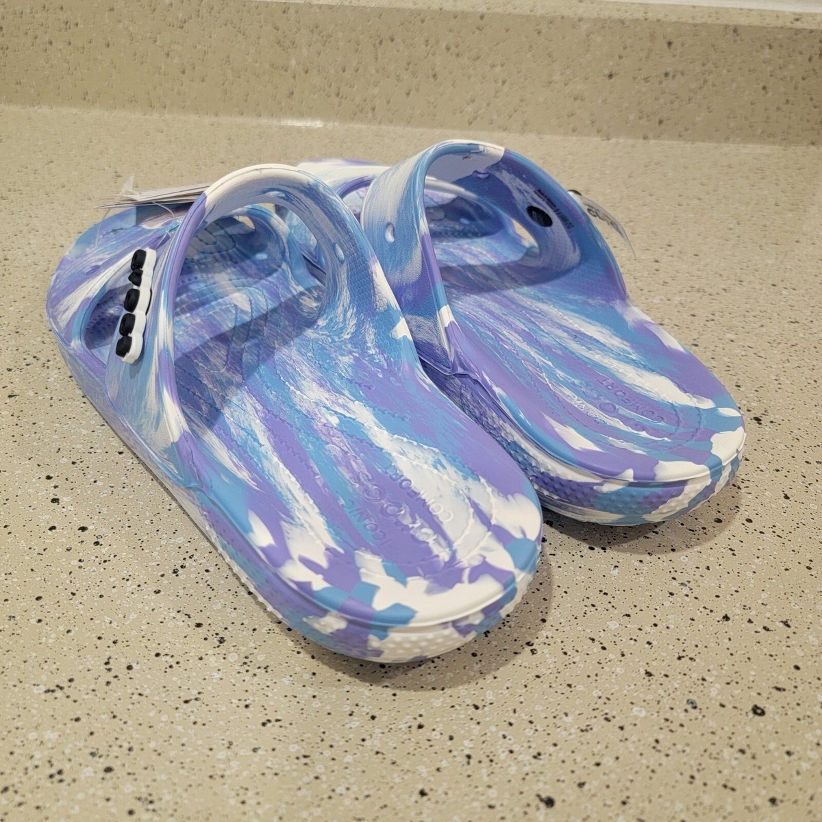 Classic Crocs Unisex Marbled Sandal White / Oxygen - Size 8 Mens / 10 Womens Crocs Classic Marbled Sandal White / Oxygen | Parallel main image 4
